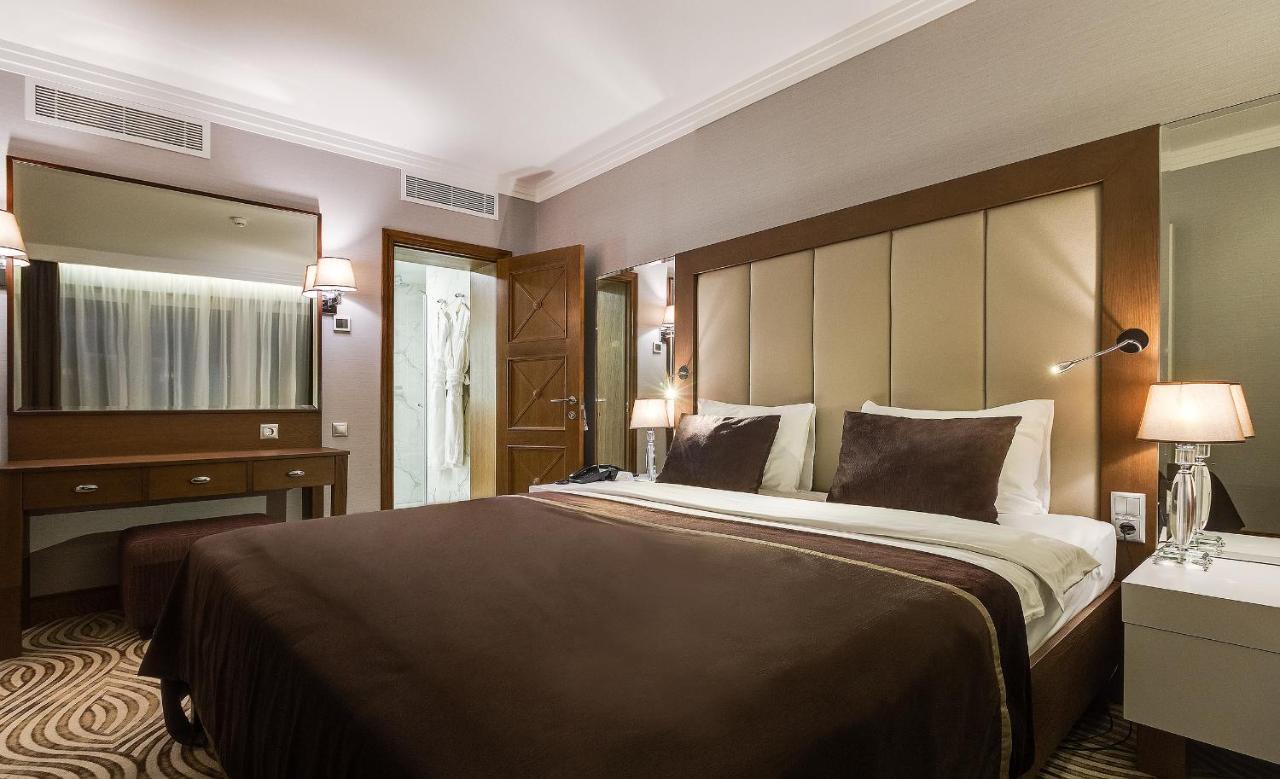 Premier Hotel Dnister Lviv Exterior foto