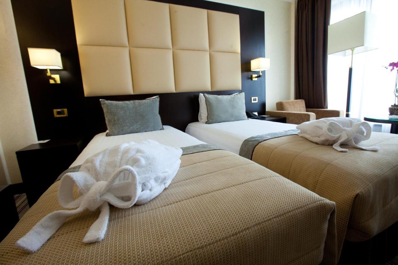 Premier Hotel Dnister Lviv Quarto foto