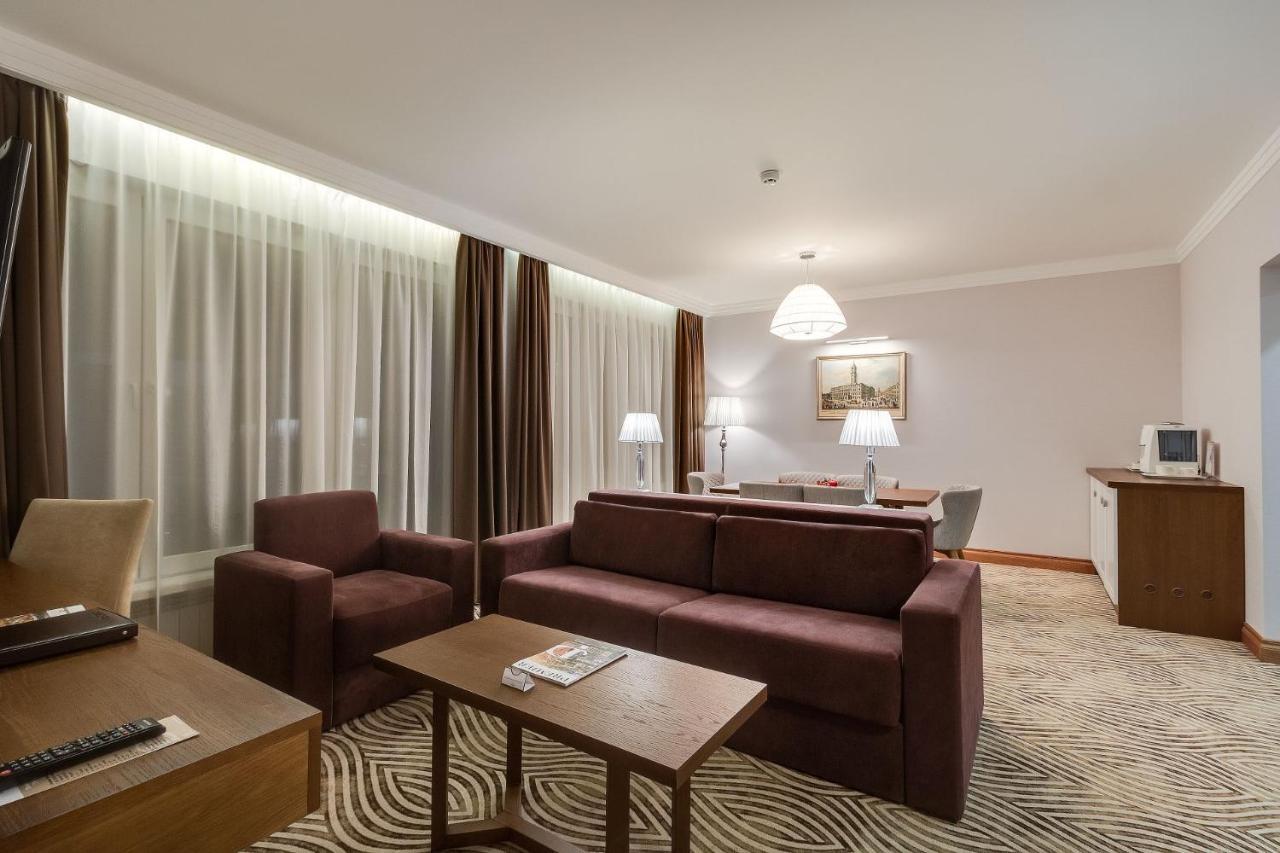 Premier Hotel Dnister Lviv Quarto foto