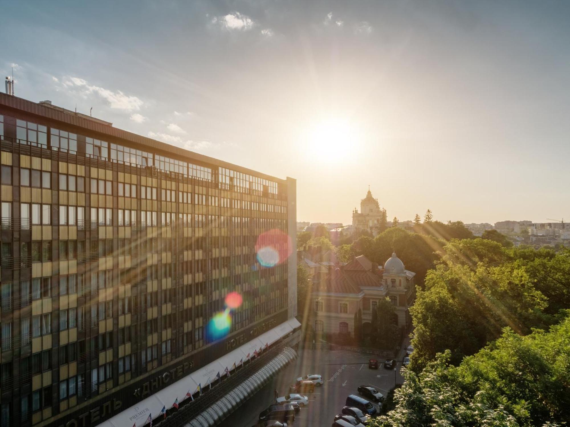 Premier Hotel Dnister Lviv Exterior foto