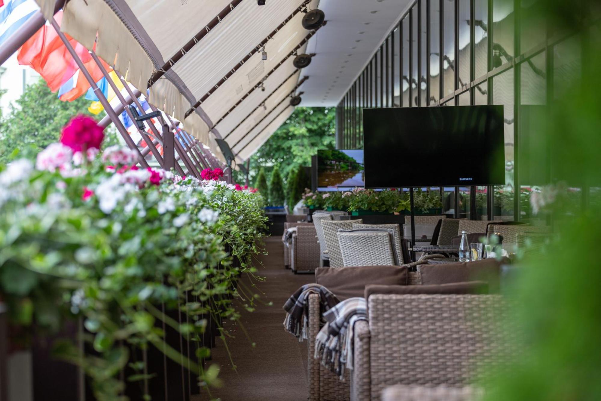 Premier Hotel Dnister Lviv Exterior foto
