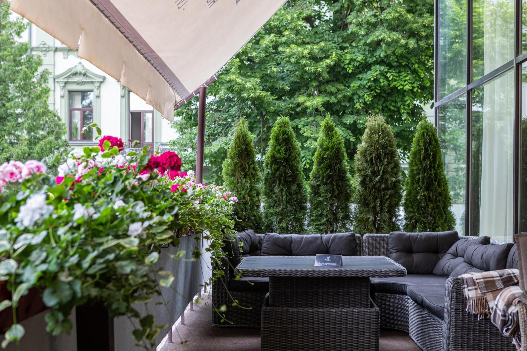 Premier Hotel Dnister Lviv Exterior foto