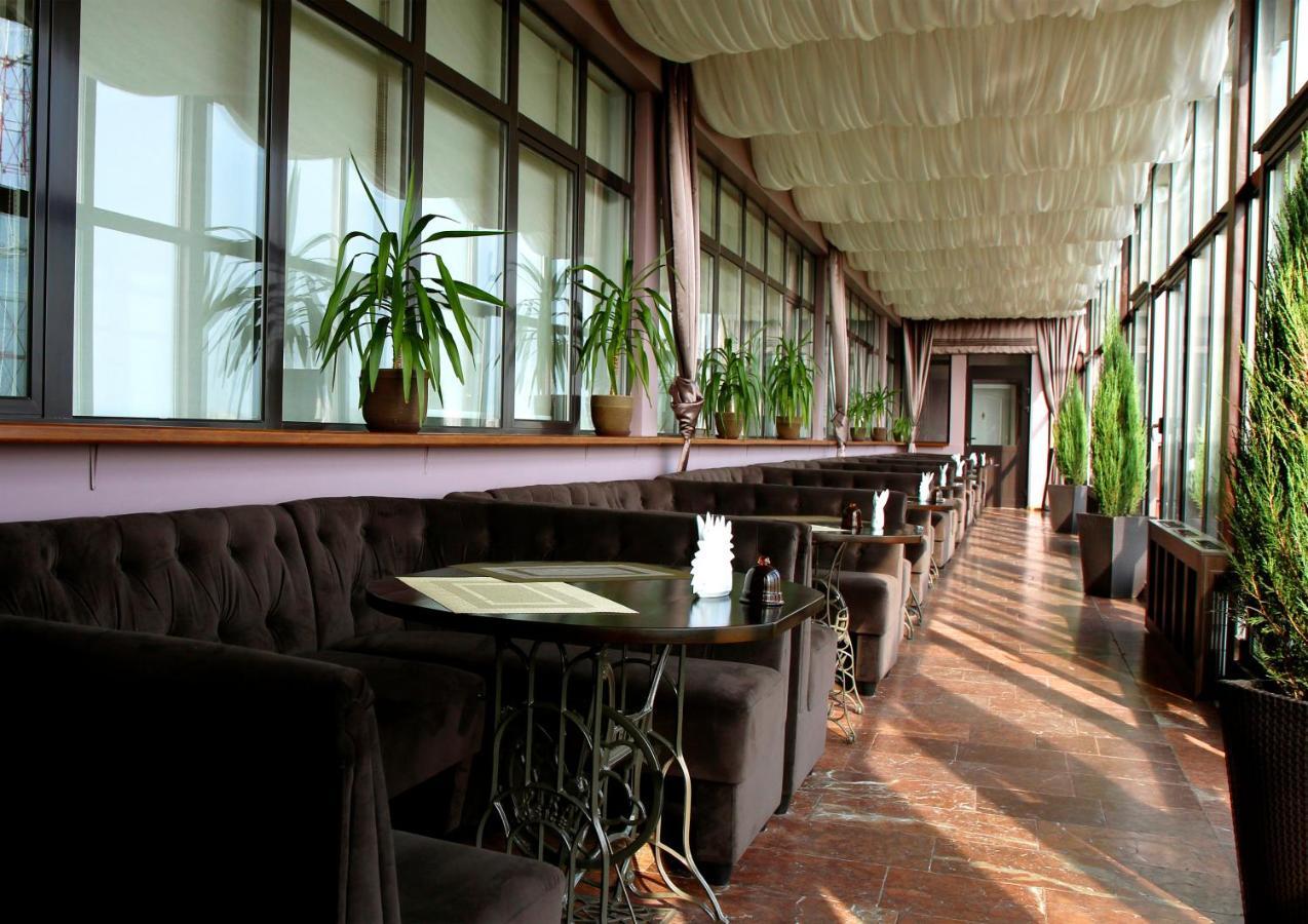 Premier Hotel Dnister Lviv Exterior foto